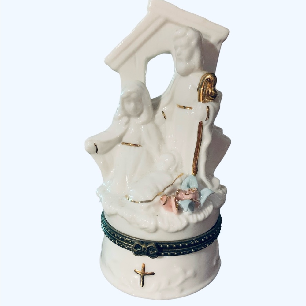 Vintage Nativity Scene Hinged Trinket
Box.